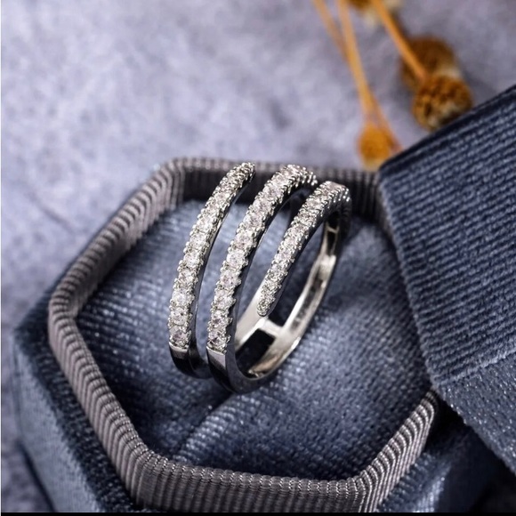 NEW SILVER 3 BAND SWIRL SIMULATED DIAMOND RING - Picture 5 of 6